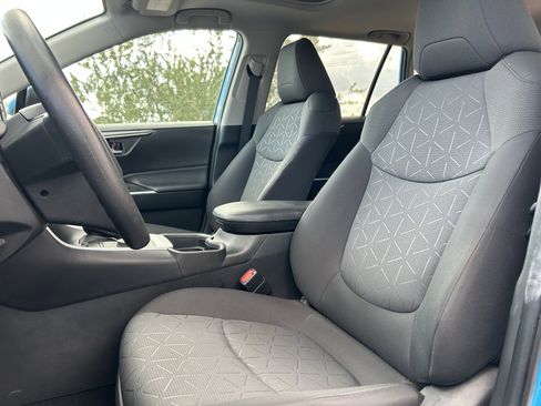 Used 2021 Toyota RAV4 XLE w/ Convenience Package image 12