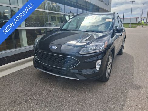 Used 2022 Ford Escape Titanium w/ Class II Trailer Tow Package AWD/4WD image 4