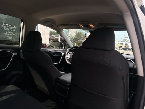 Used 2021 Toyota RAV4 LE FWD image 14