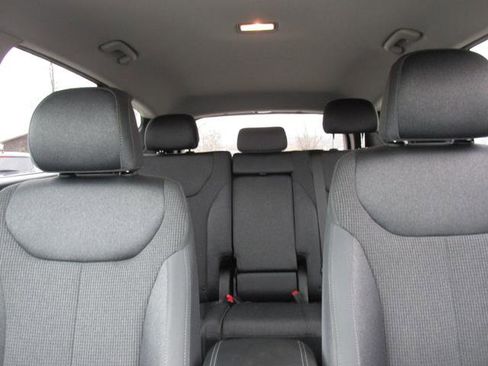 Used 2019 Hyundai Santa Fe SE image 11