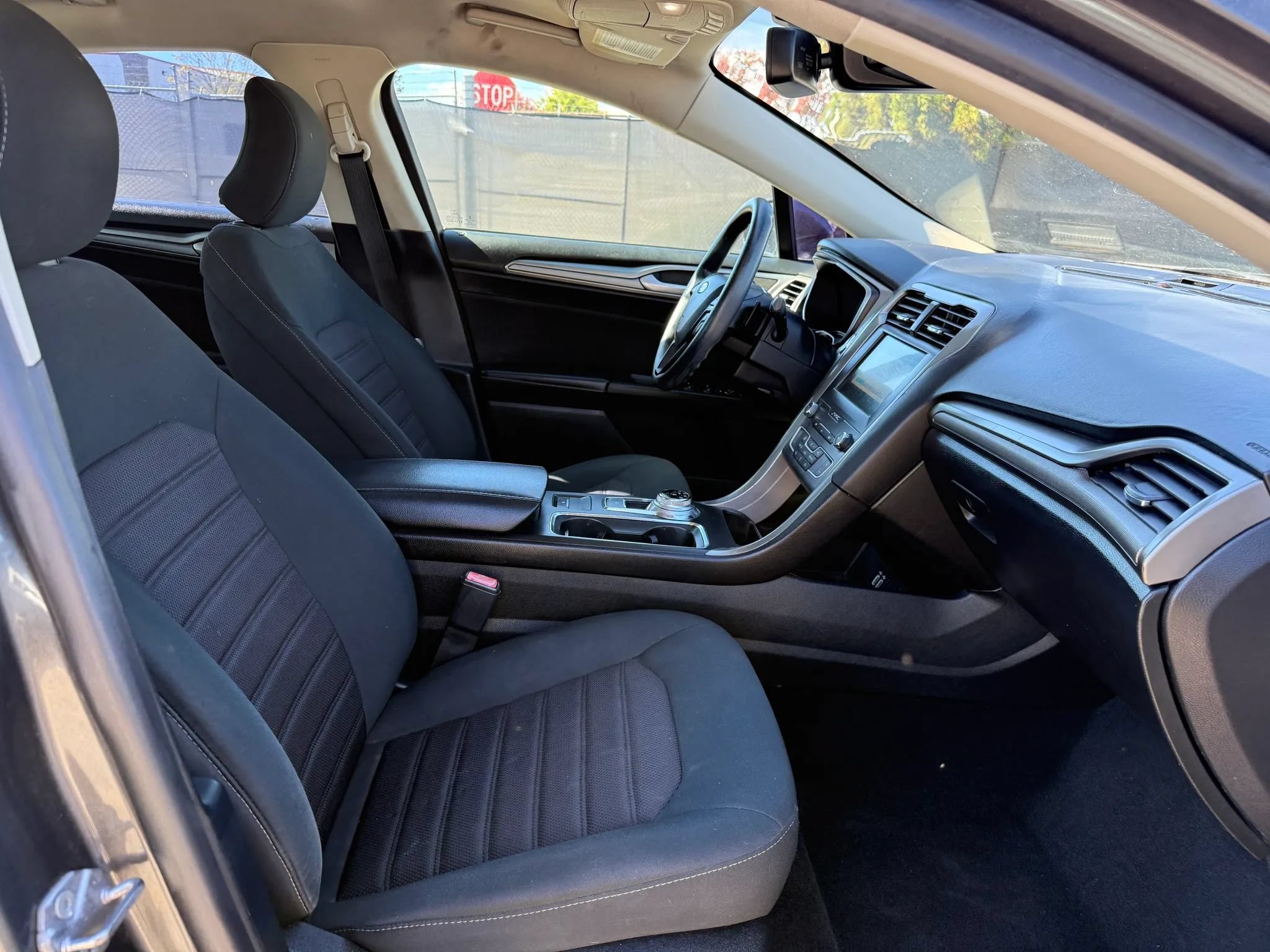Used 2019 Ford Fusion SE FWD image 18