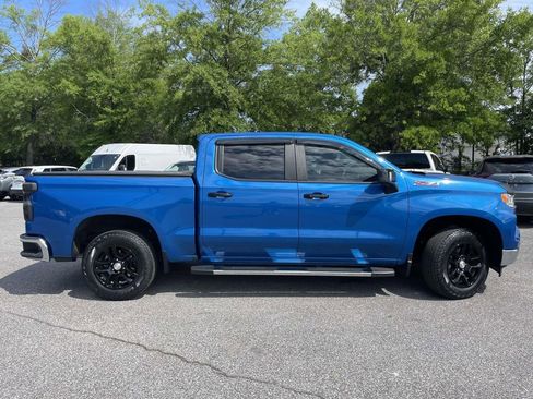 Used 2022 Chevrolet Silverado 1500 LT AWD/4WD image 2