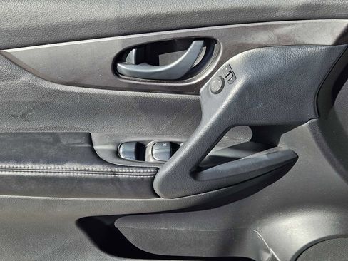 Used 2020 Nissan Rogue Sport S image 21