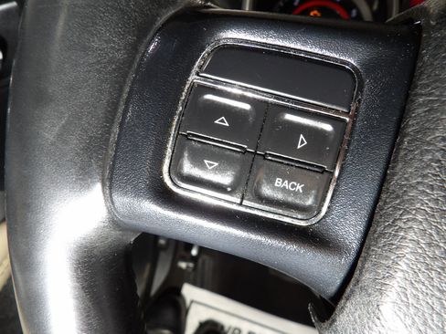 Used 2019 Dodge Journey SE FWD image 18
