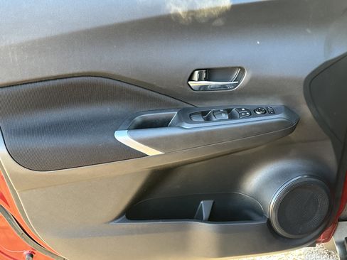 Used 2022 Nissan Kicks SV image 10