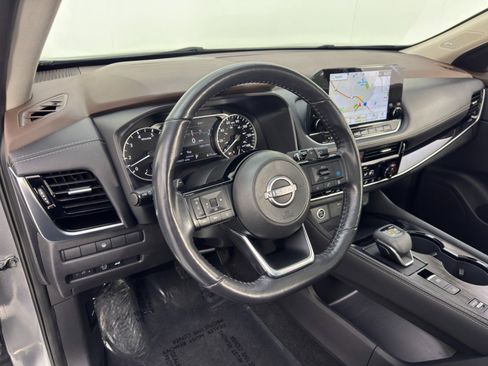 Used 2023 Nissan Rogue SL w/ SL Premium Package image 12