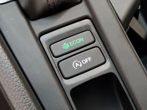 Certified 2025 Honda Accord SE image 30