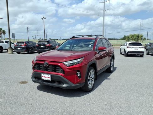 Used 2023 Toyota RAV4 XLE Premium image 4