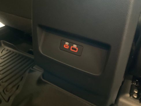 Used 2025 Nissan Frontier SV image 30