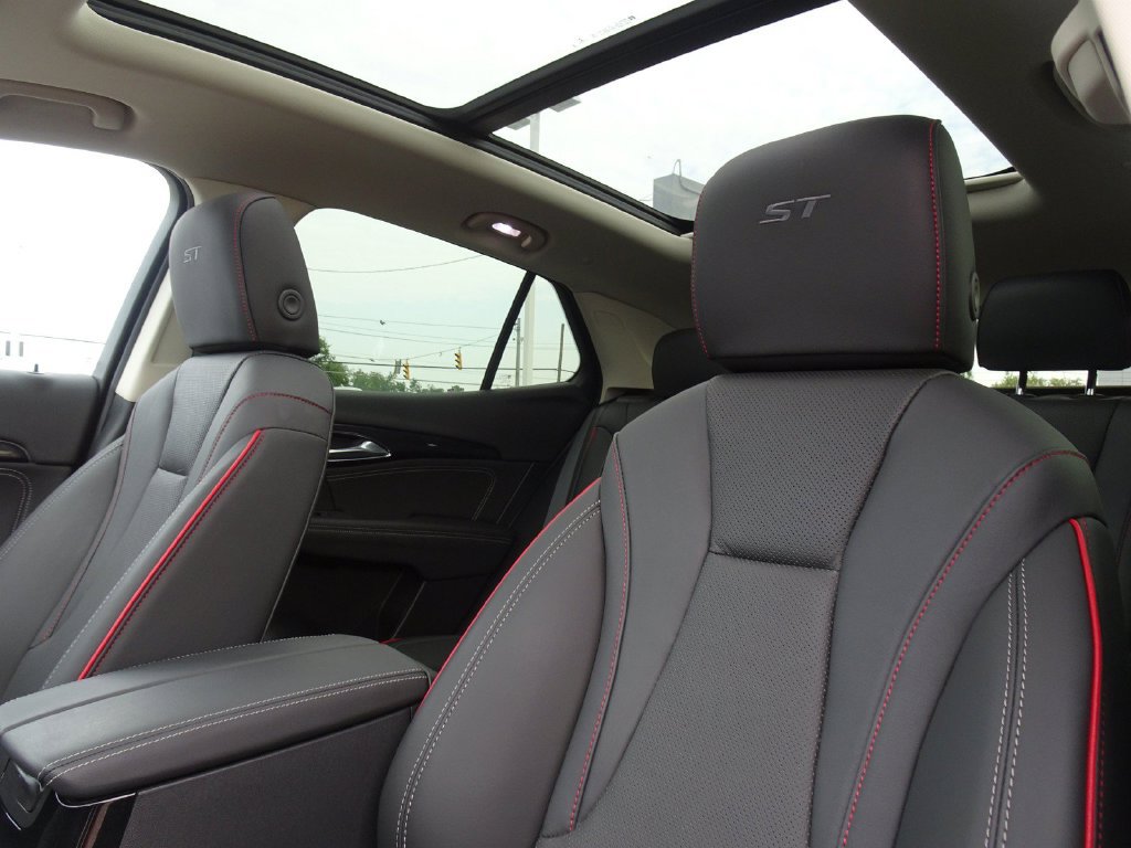 Used 2023 Buick Envision Essence w/ Sport Touring Package FWD image 10