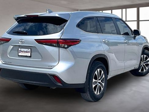 Used 2023 Toyota Highlander XLE FWD image 6