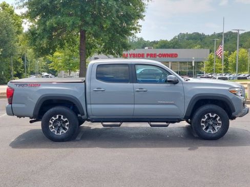 Used 2019 Toyota Tacoma TRD Off-Road w/ Technology Package AWD/4WD image 29