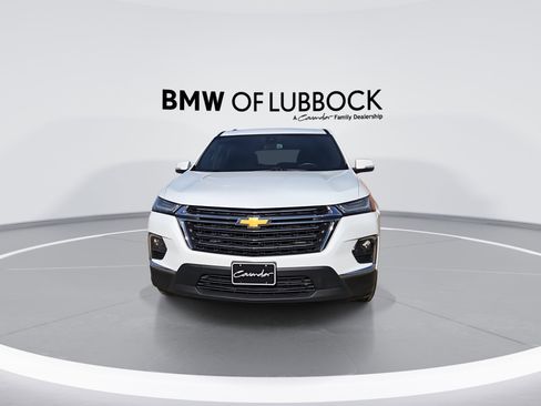 Used 2023 Chevrolet Traverse LT image 3