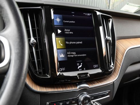 Used 2021 Volvo XC60 T5 Momentum w/ Premium Package image 22