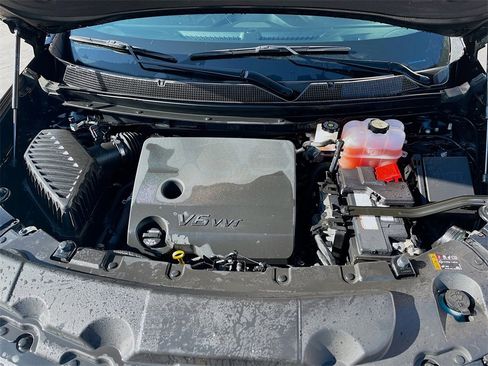 Used 2023 Chevrolet Traverse LT w/ LPO, Floor Liner Package image 32