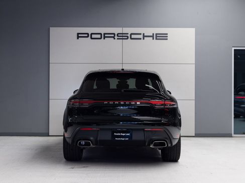 Certified 2026 Porsche Macan AWD/4WD image 6