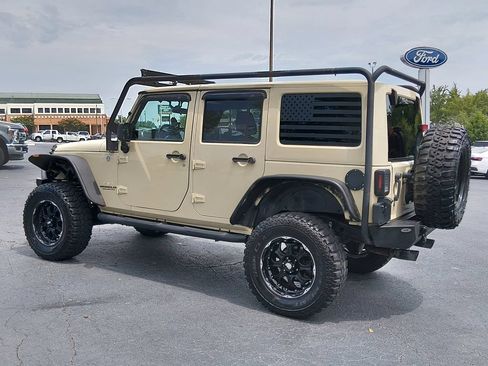 Used 2011 Jeep Wrangler Unlimited Sahara w/ Connectivity Group AWD/4WD image 6