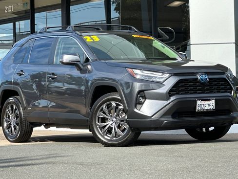 Used 2023 Toyota RAV4 XLE Premium AWD/4WD image 2
