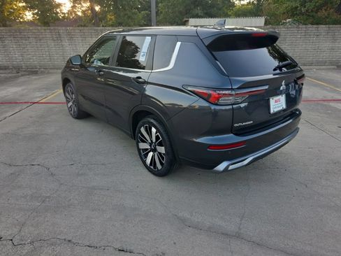 Used 2025 Mitsubishi Outlander AWD image 8