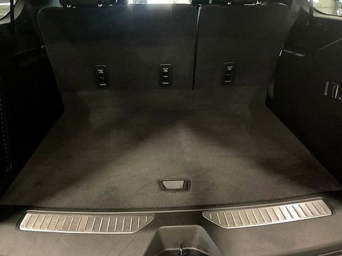 Used 2023 Chevrolet Suburban Z71 w/ Luxury Package image 15