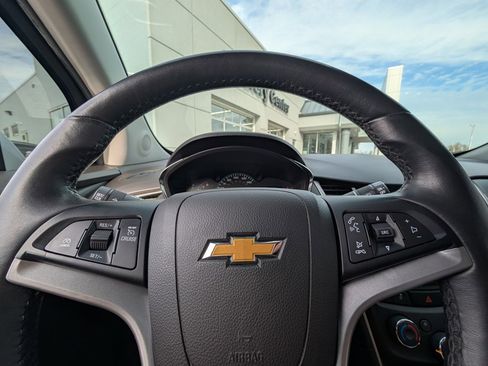 Used 2017 Chevrolet Trax LT w/ LT Convenience Package image 17