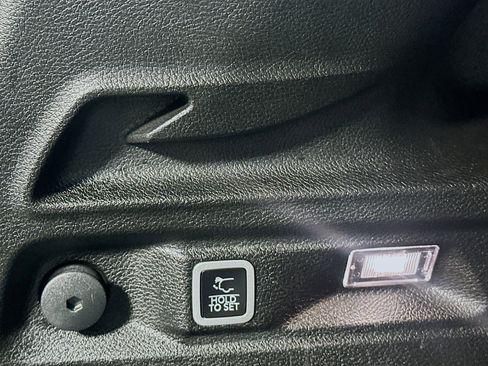 Used 2023 Jeep Grand Cherokee L Limited image 33