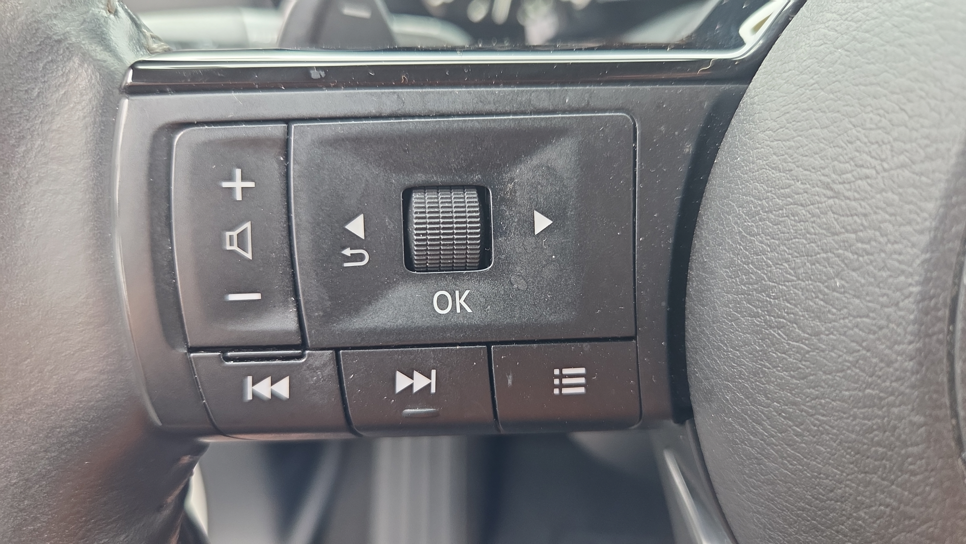 Used 2024 Nissan Pathfinder SL w/ Cargo Package FWD image 30