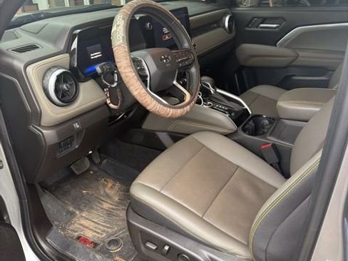 Used 2024 Chevrolet Colorado ZR2 w/ ZR2 Convenience Package III AWD/4WD image 3