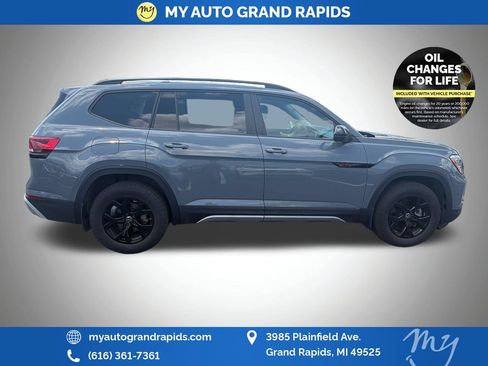 Used 2024 Volkswagen Atlas Peak Edition SEL AWD/4WD image 8