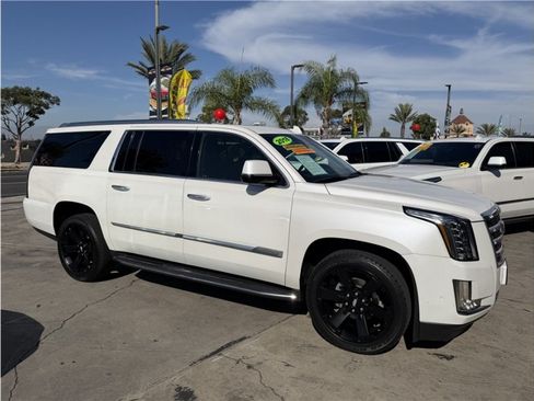 Used 2018 Cadillac Escalade ESV Luxury RWD image 59