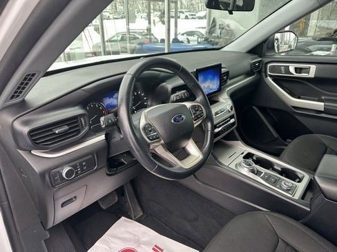 Used 2021 Ford Explorer XLT image 24