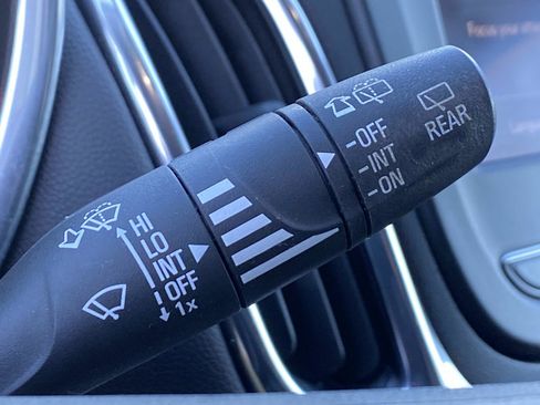 Used 2021 Chevrolet Equinox LT FWD image 20