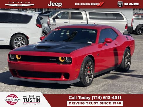 Used 2016 Dodge Challenger SRT Hellcat RWD image 3
