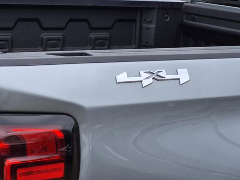 Used 2024 GMC Sierra 1500 SLT AWD/4WD image 8