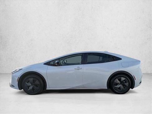 Used 2024 Toyota Prius LE image 9
