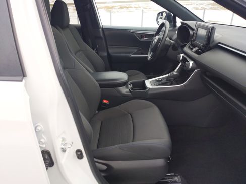 Used 2022 Toyota RAV4 SE image 33