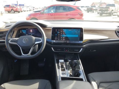 Used 2024 Volkswagen Atlas SE image 34