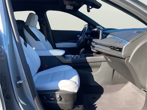 Used 2024 Cadillac XT4 Sport image 19