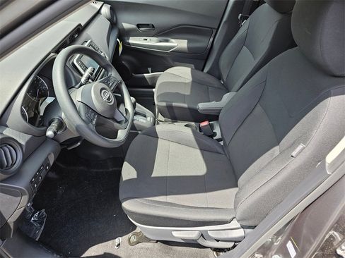 New 2025 Nissan Kicks Play S image 7