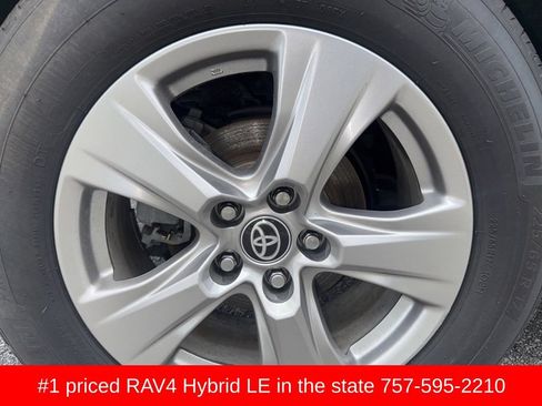 Used 2024 Toyota RAV4 LE AWD/4WD image 9