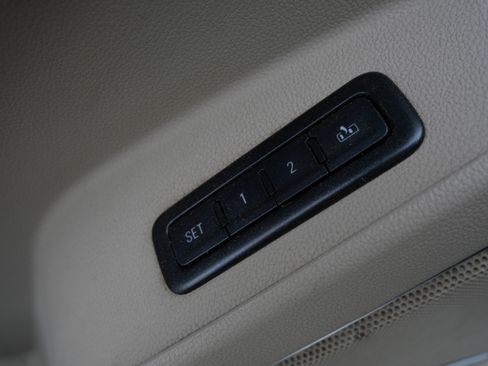 Used 2015 GMC Yukon Denali w/ Premium Package AWD/4WD image 23