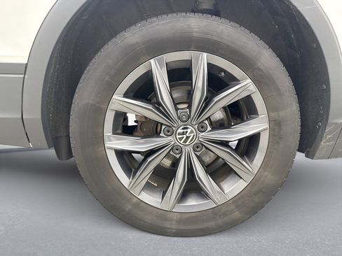 Used 2023 Volkswagen Tiguan SE AWD/4WD image 20