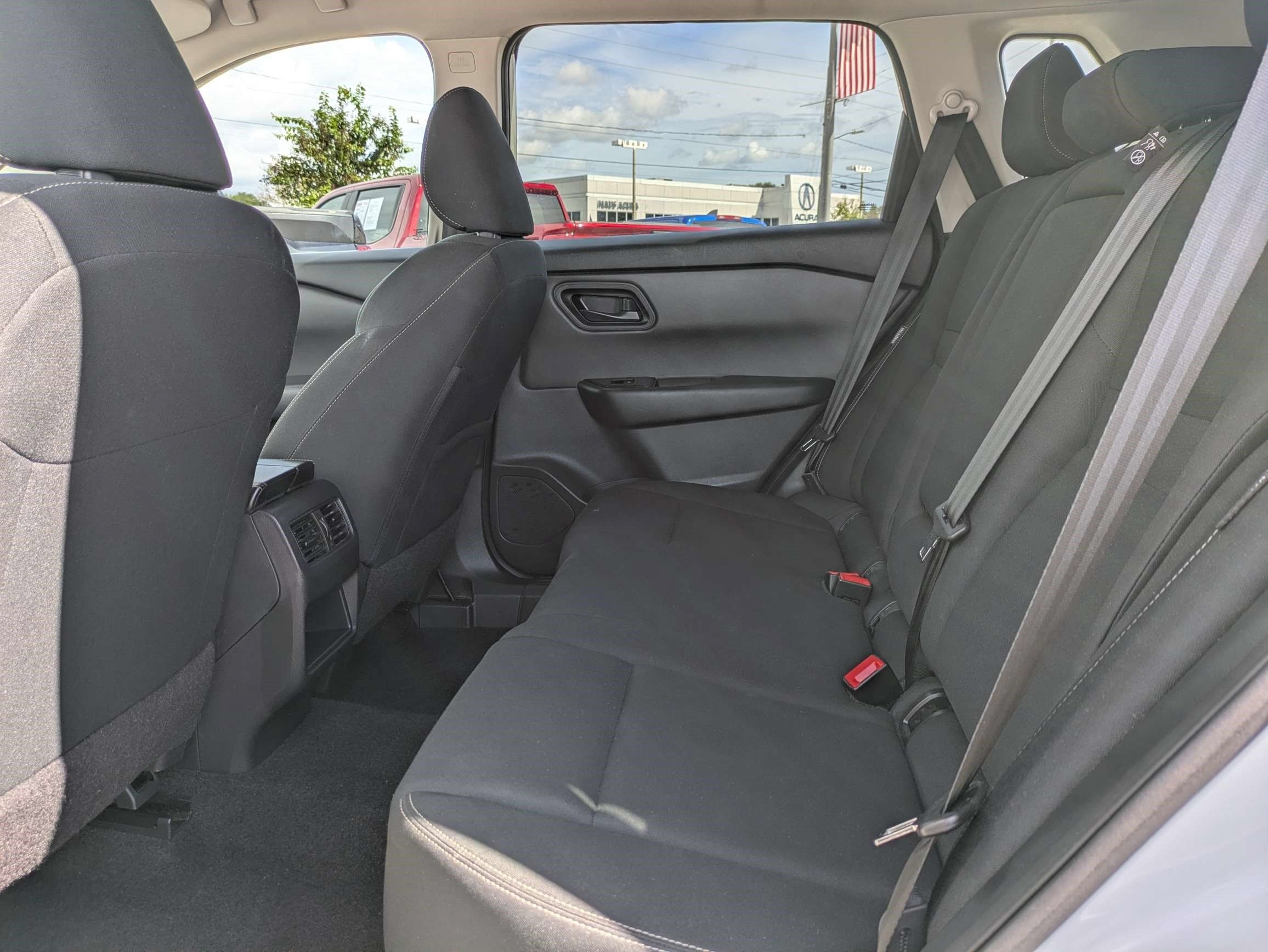 Used 2024 Nissan Rogue S FWD image 12