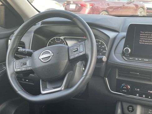 Used 2025 Nissan Rogue SV image 35