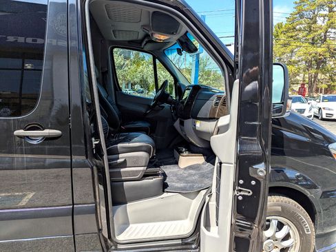 Used 2017 Mercedes-Benz Sprinter 2500 image 28