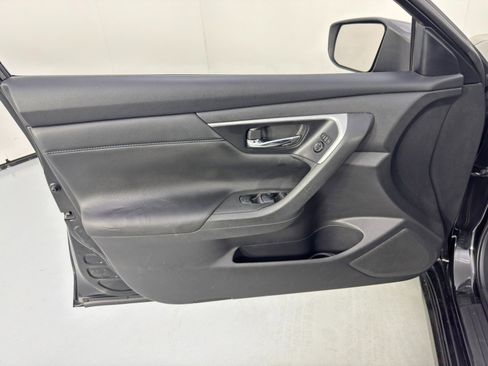 Used 2018 Nissan Altima 2.5 SR w/ SR Midnight Edition image 37