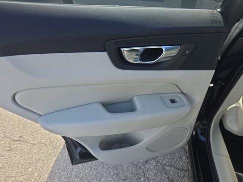 Used 2025 Volvo XC60 T8 Plus w/ Protection Package Premier image 17