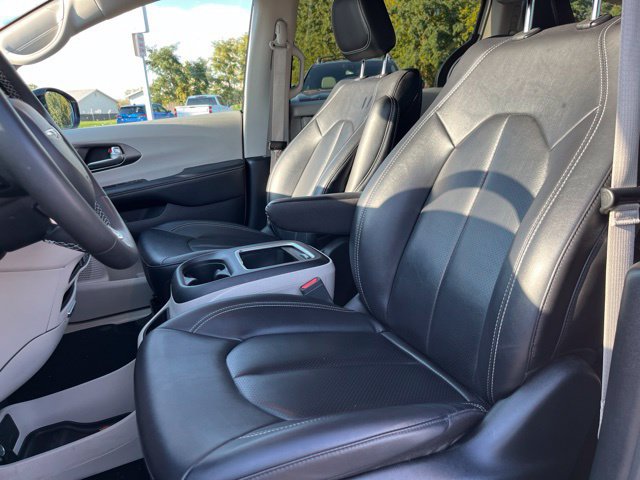 Used 2024 Chrysler Pacifica Limited FWD image 7