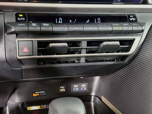 Used 2025 Toyota Camry SE FWD image 20