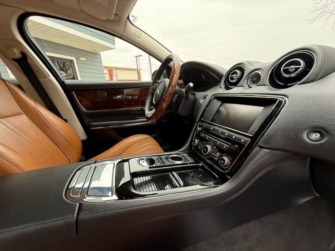 Used 2016 Jaguar XJ R-Sport image 33